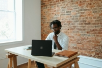 Wat zijn essentiële aspecten van effectief testmanagement?